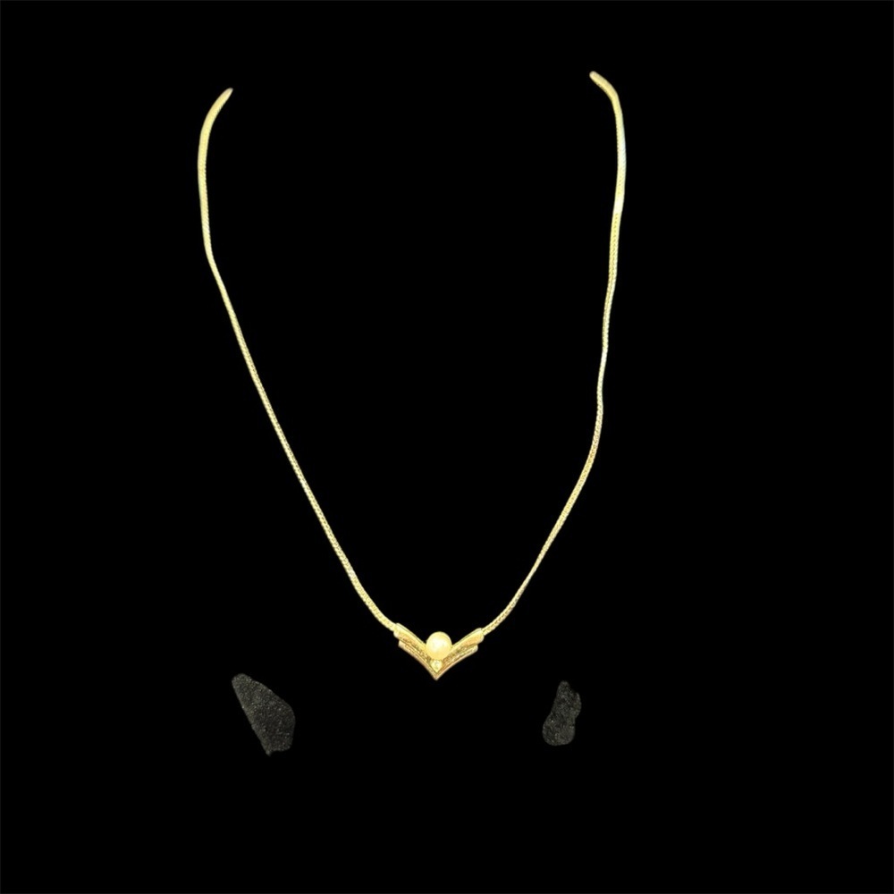 Avon Goldtone “Eternal Luster” Pendant Necklace size large NIB 1989